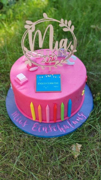 Einschulungstorte mit Fondant und Cake Topper