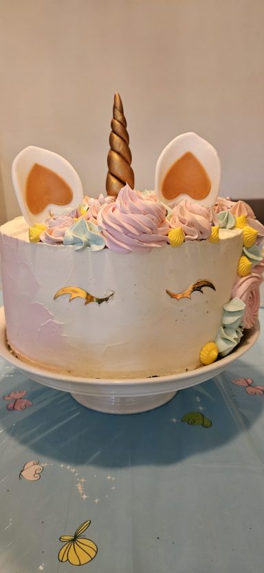 Einhorntorte mit Fondantelementen